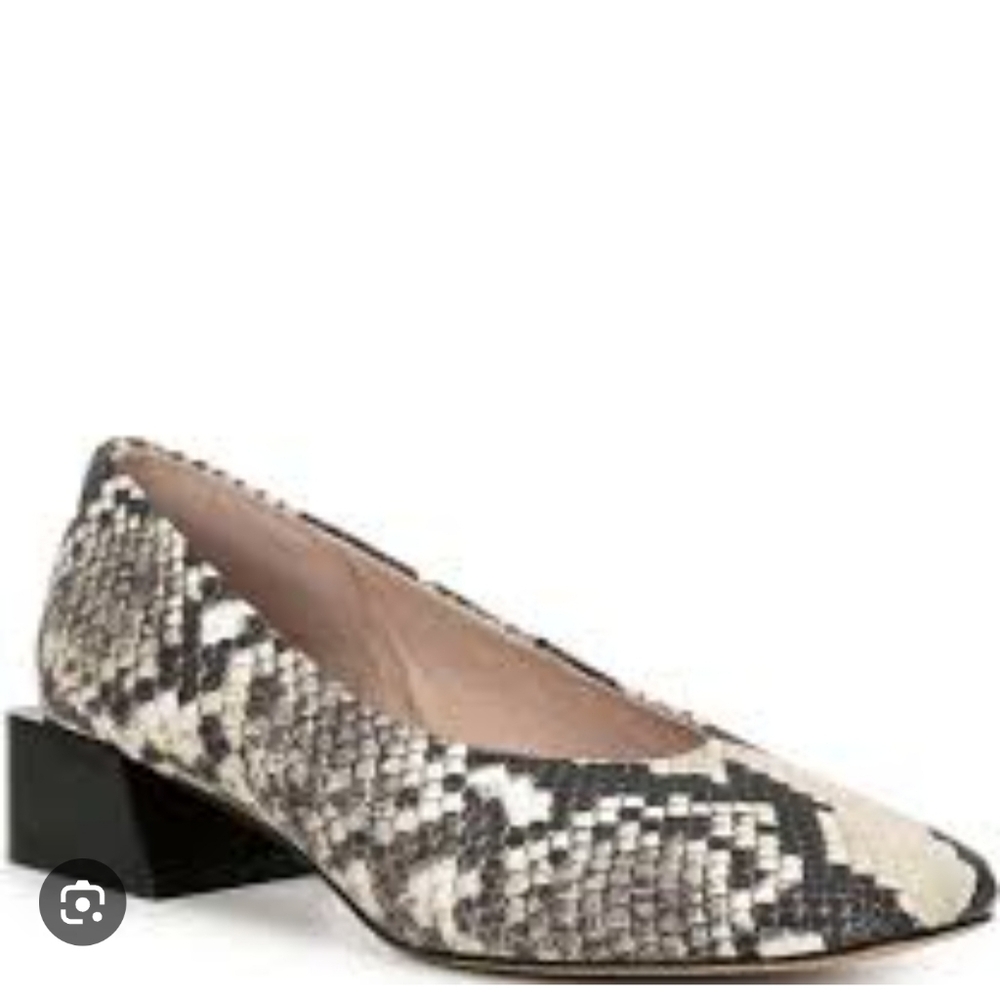 Gianni Bini Black and Cream Snakeskin Heels Size 6